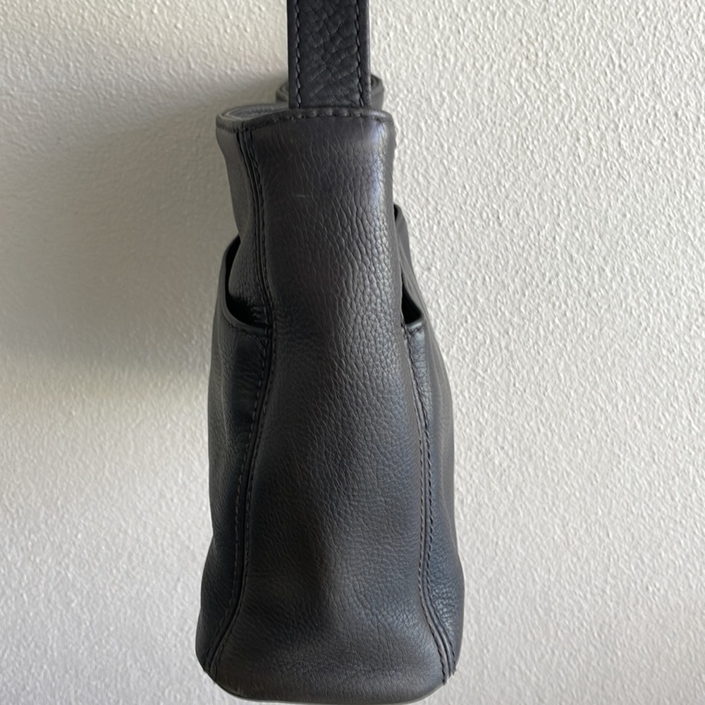 Elegant Black Leather Shoulder Bag - Picture 5 of 12